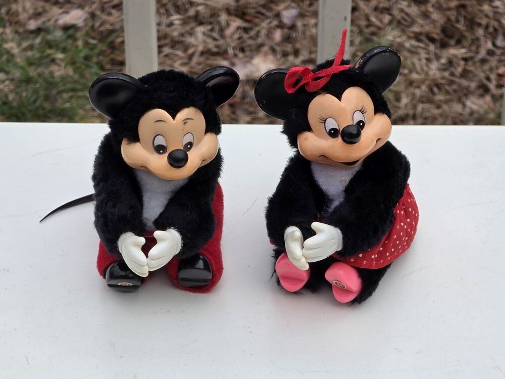 Mickey Mouse & Minnie Mouse Pencil Hugger, Vintage Hand Grabbers Korea Set